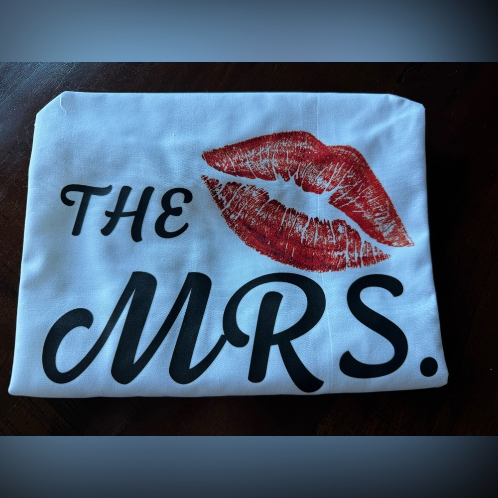 NEW The Mrs. White Apron with Red Lips Print – Bridal or Wedding Gift - Picture 8 of 8